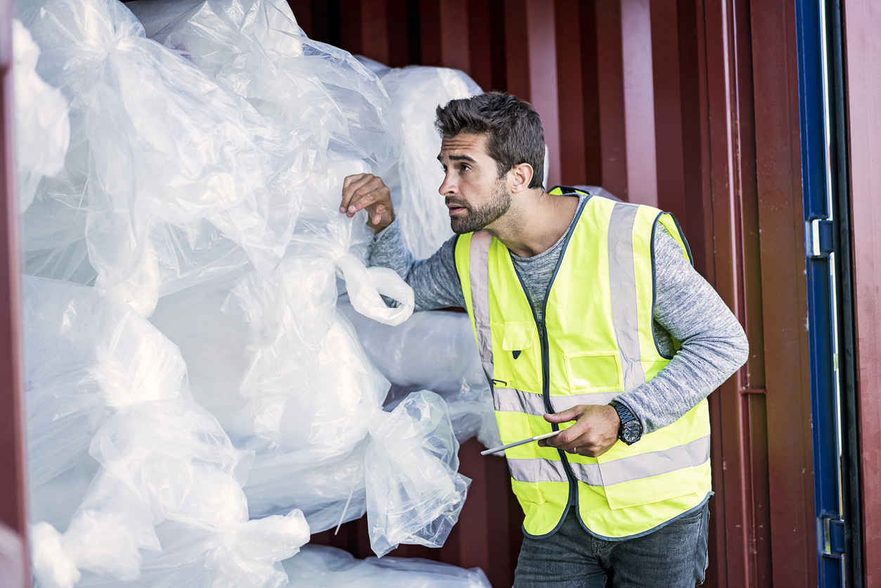 Container unpacking and storage